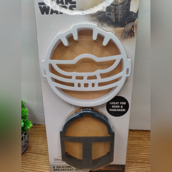 Star Wars Mandalorian Breakfast Silicone Cooking Molds - Picture 3 of 6
